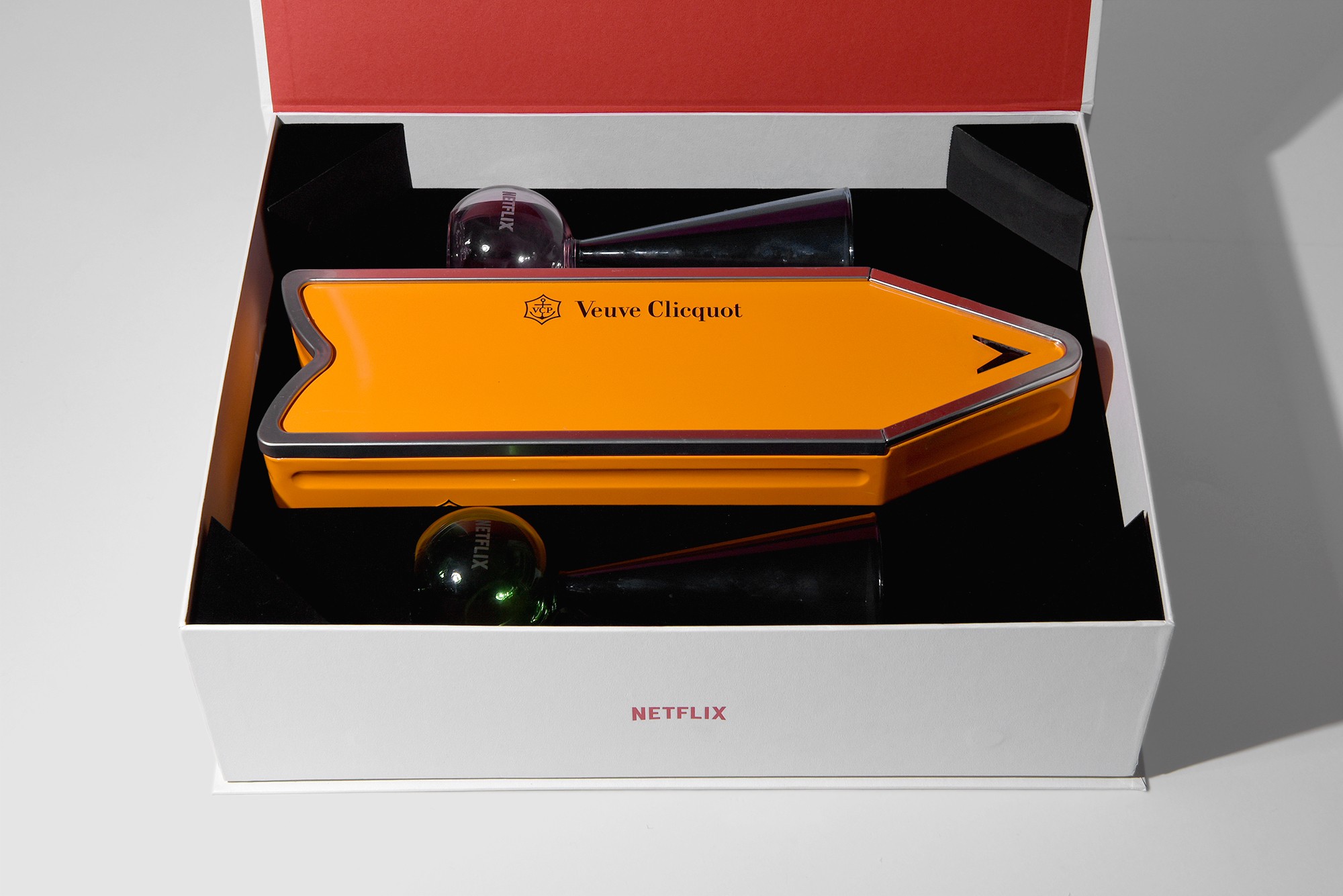 고급스러운 벨벳 소재의 스펀지로 부드럽고 포근한 촉감과 함께 내용물을 튼튼하게 보호